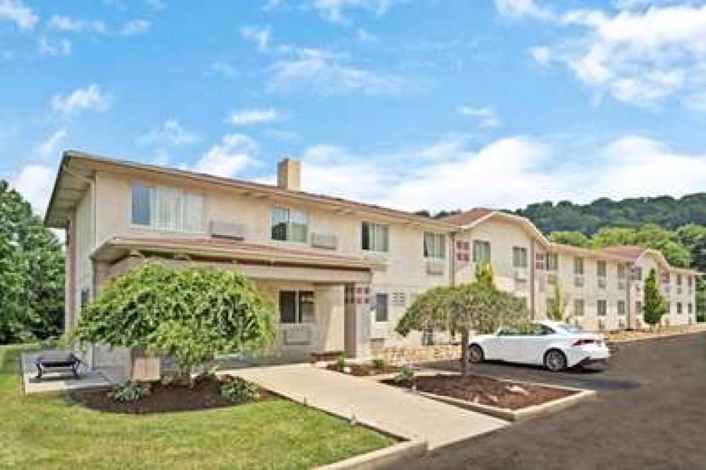 Super 8 By Wyndham Canonsburg/Pittsburgh Area 1