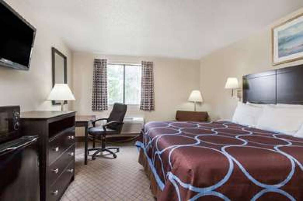 Super 8 By Wyndham Cleveland TX 10