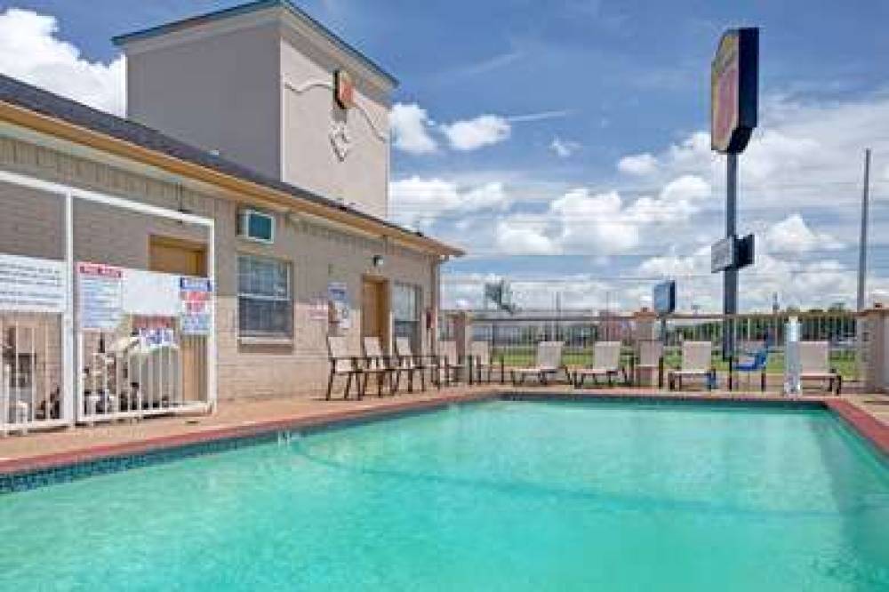 Super 8 By Wyndham Dallas East Near Fair Park/Downtown 3