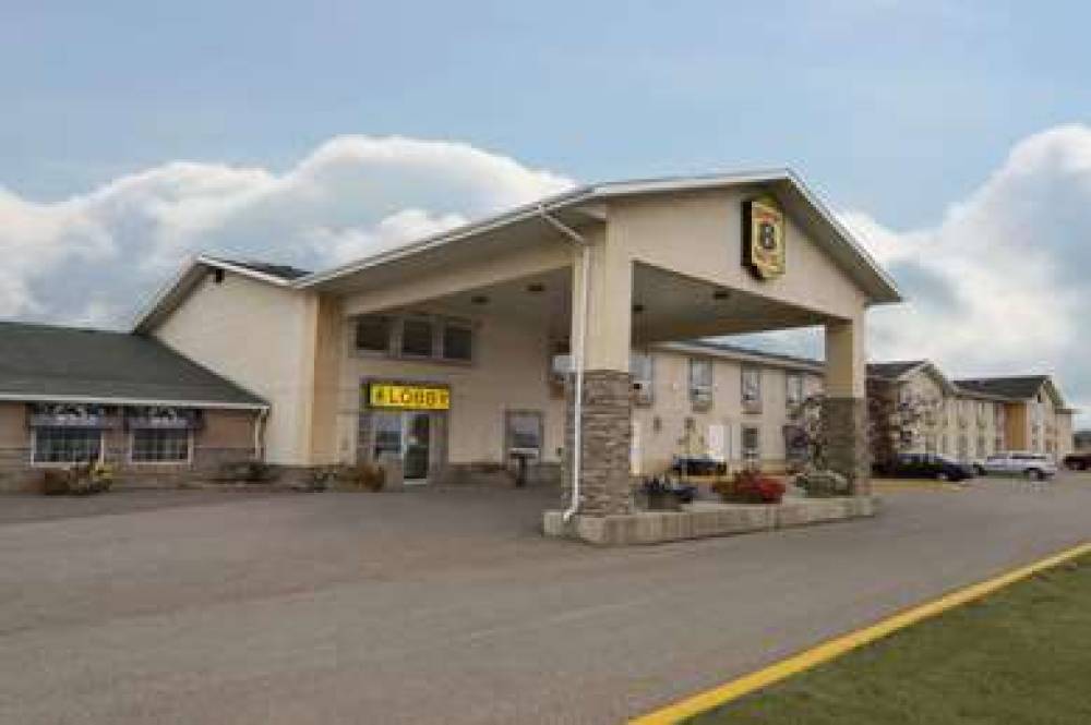 Super 8 By Wyndham Dawson Creek 2