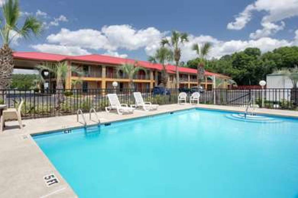 Super 8 By Wyndham Defuniak Springs 4