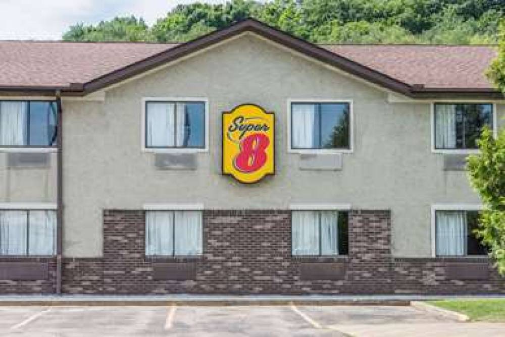 Super 8 By Wyndham Delmont 1