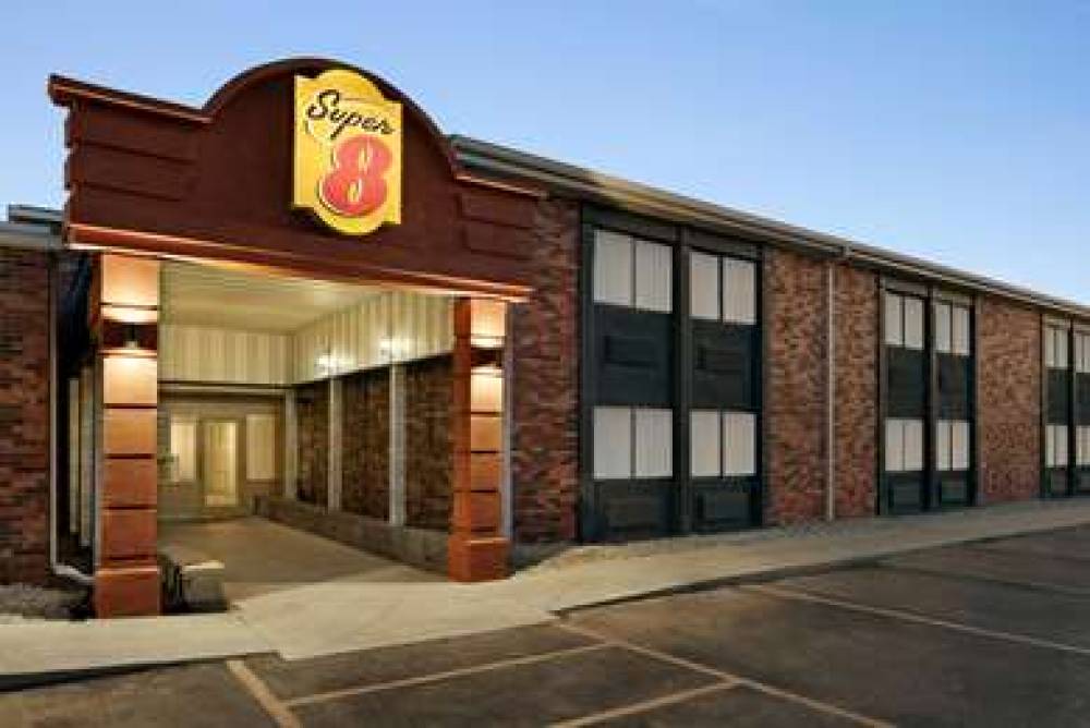 SUPER 8 BY WYNDHAM DES MOINES 2