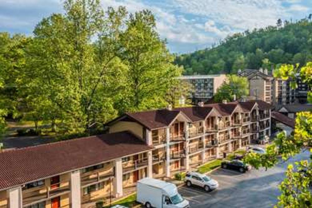 Super 8 By Wyndham Downtown Gatlinburg At Convention Center 3