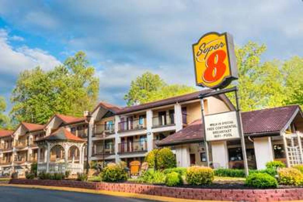 Super 8 By Wyndham Downtown Gatlinburg At Convention Center 1