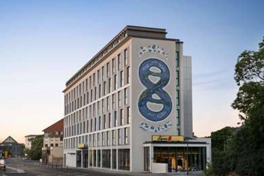 SUPER 8 BY WYNDHAM DRESDEN 2