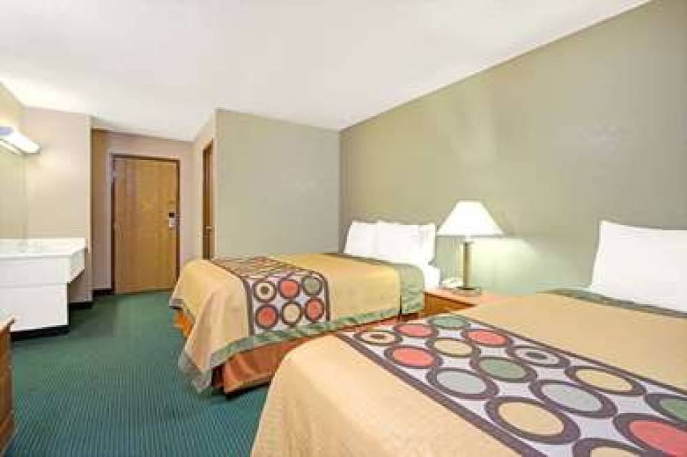 Super 8 By Wyndham Eureka/Six Flags Nearby 9