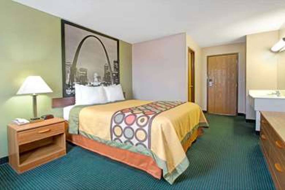 Super 8 By Wyndham Eureka/Six Flags Nearby 4