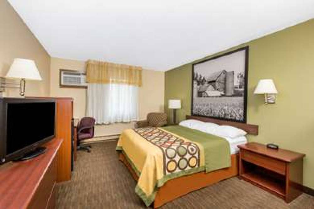 Super 8 By Wyndham Fairmont 7