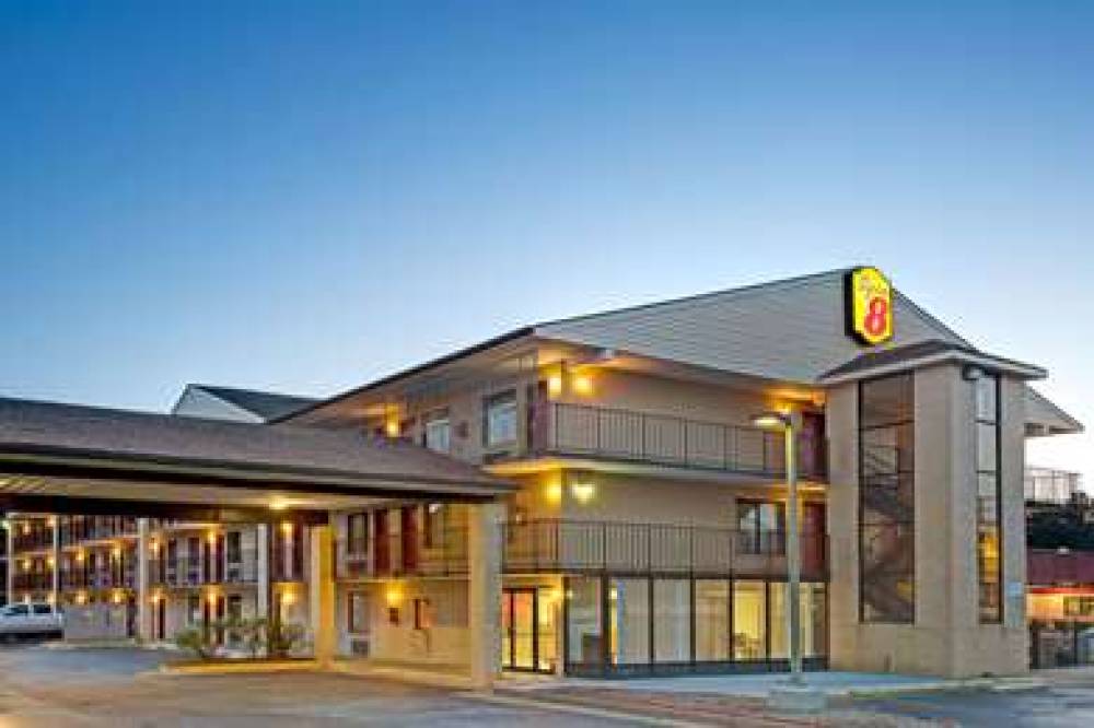 Super 8 By Wyndham Fredericksburg 1