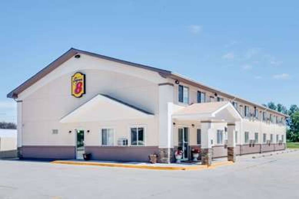 Super 8 By Wyndham Grand Forks 1