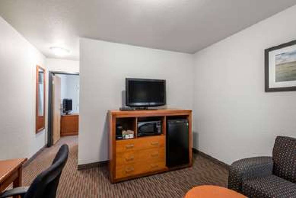 Super 8 By Wyndham Grande Prairie 10