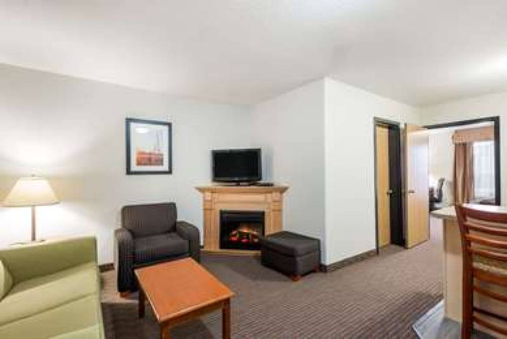 Super 8 By Wyndham Grande Prairie 7