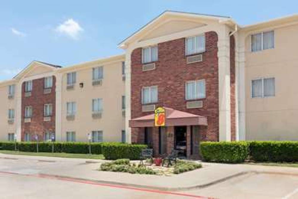 Super 8 By Wyndham Grapevine/DFW Airport Northwest 1