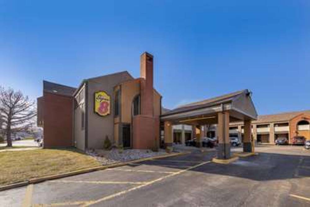 Super 8 By Wyndham Kansas City Airport 1