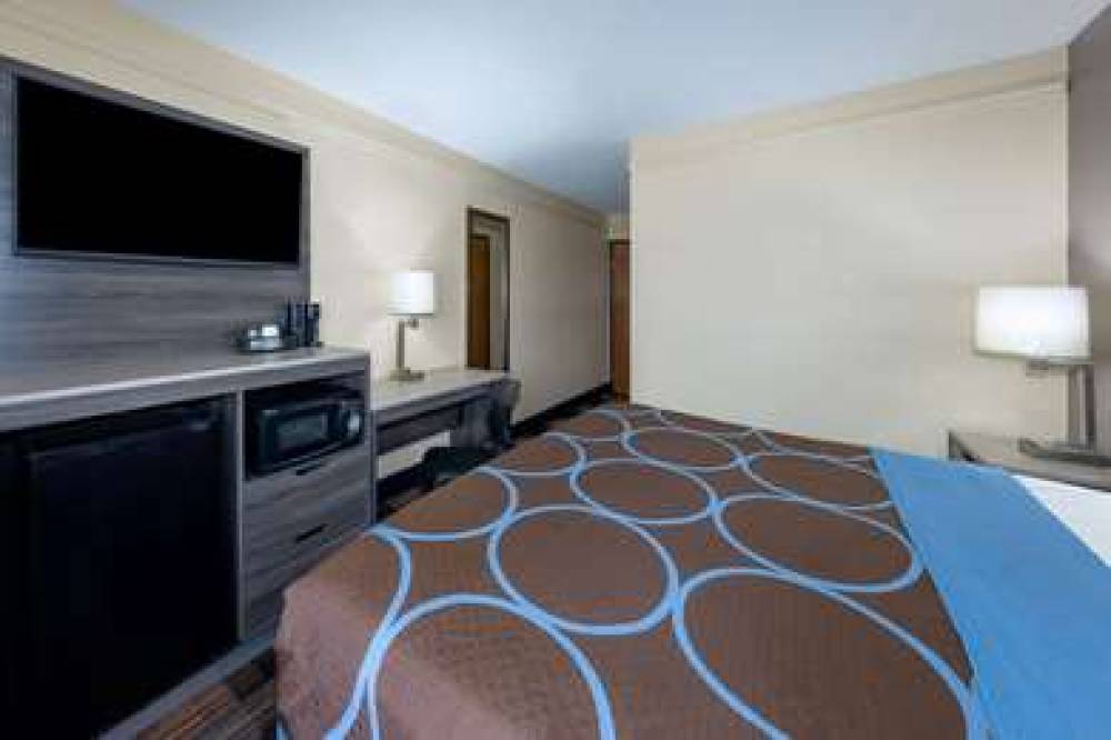 Super 8 By Wyndham Kansas City At Barry Road/Airport 5