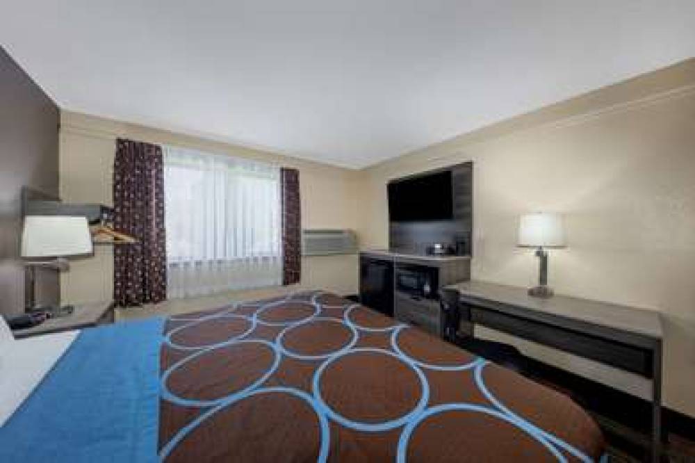 Super 8 By Wyndham Kansas City At Barry Road/Airport 8