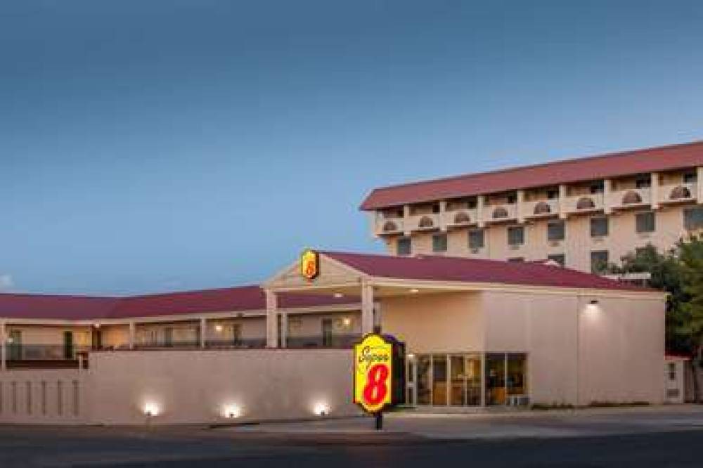 Super 8 By Wyndham Lubbock Civic Center North 1