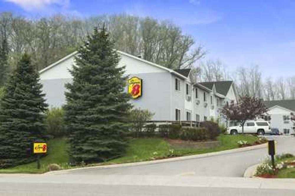 Super 8 By Wyndham Manistee 1