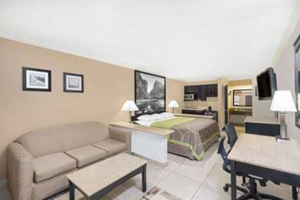 Super 8 By Wyndham McAllen/Downtown 9