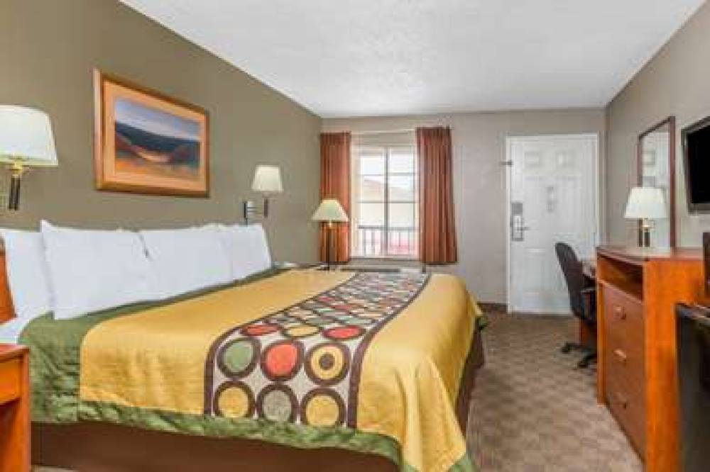 SUPER 8 BY WYNDHAM METAIRIE 8