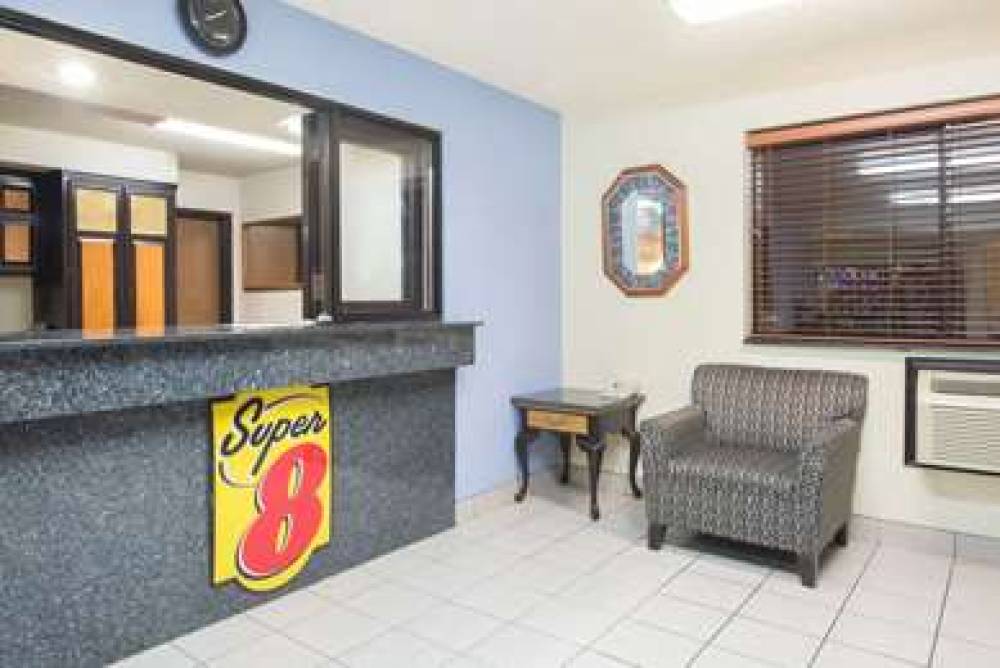 Super 8 By Wyndham New Castle 3