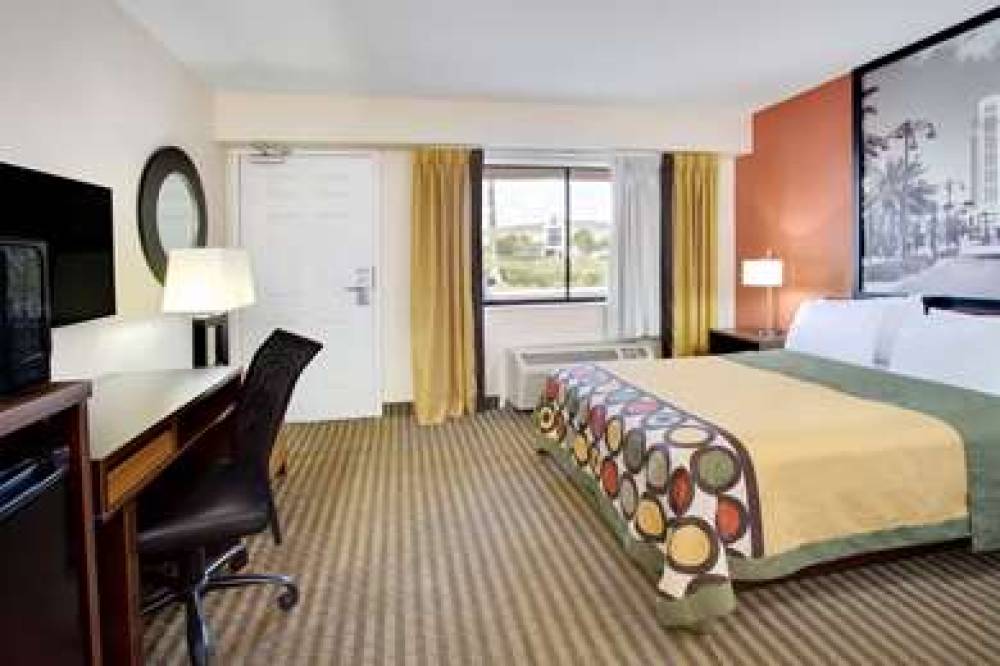 Super 8 By Wyndham Orlando International Drive 9