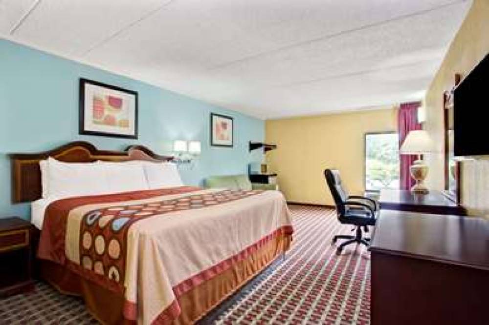 Super 8 By Wyndham Raleigh Downtown 9