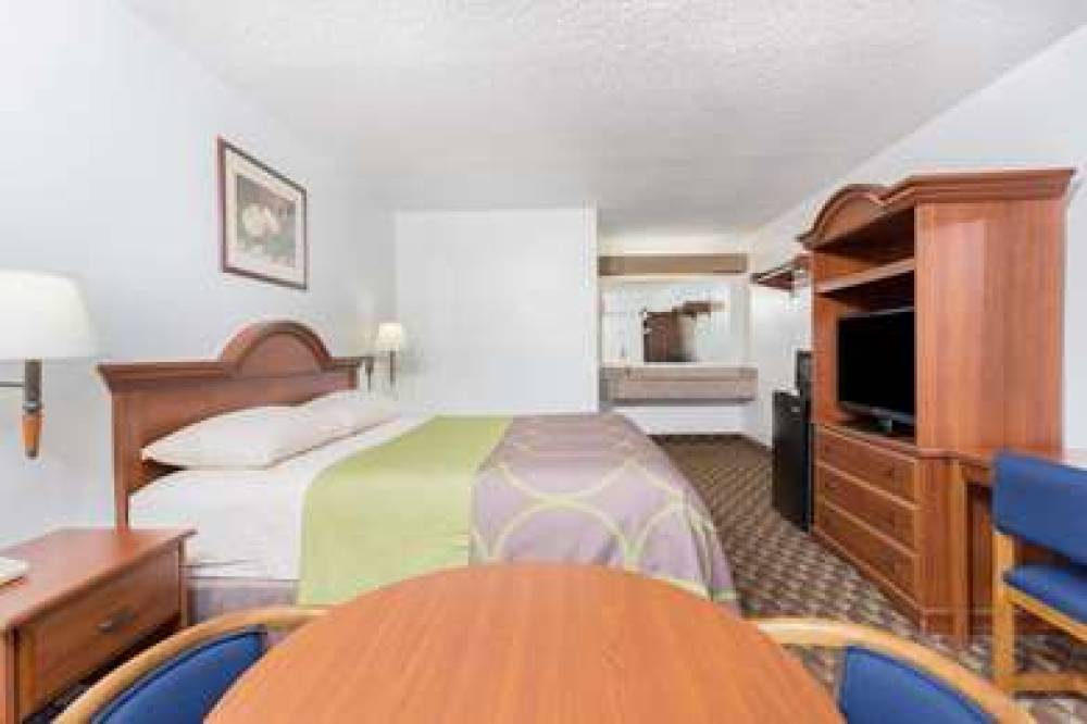 Super 8 By Wyndham Riviera Beach West Palm Beach 9