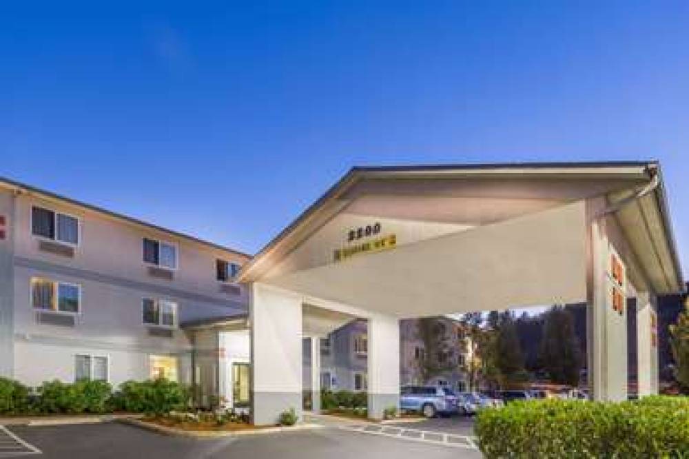 Super 8 By Wyndham Roseburg 2