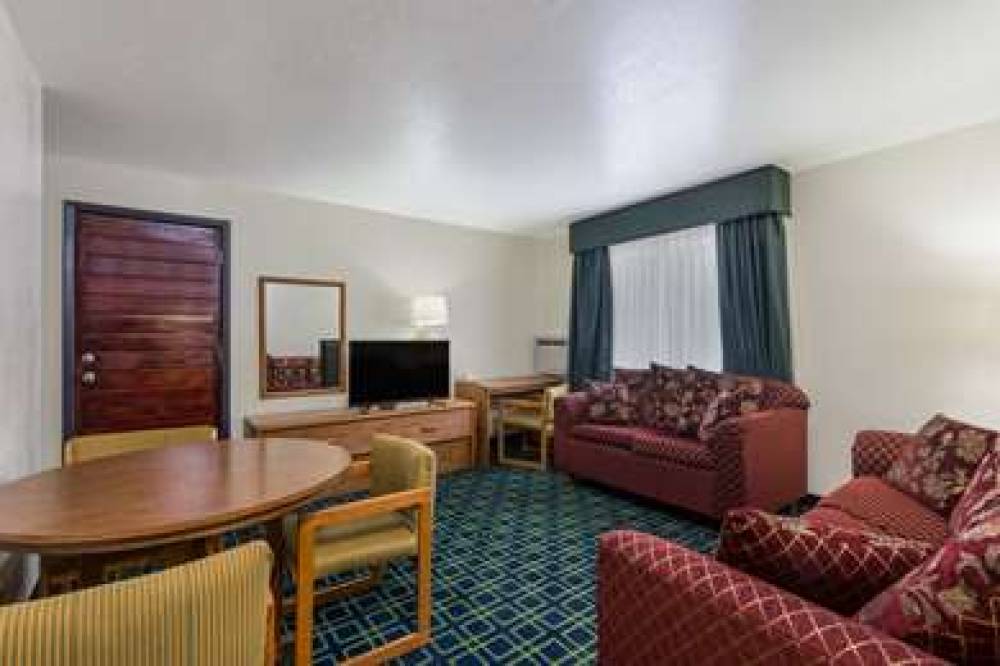 Super 8 By Wyndham Ruidoso 10