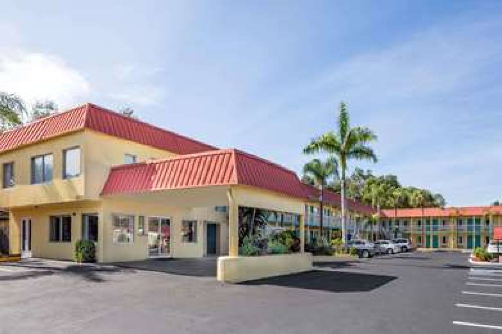 Super 8 By Wyndham Sarasota Near Siesta Key 1