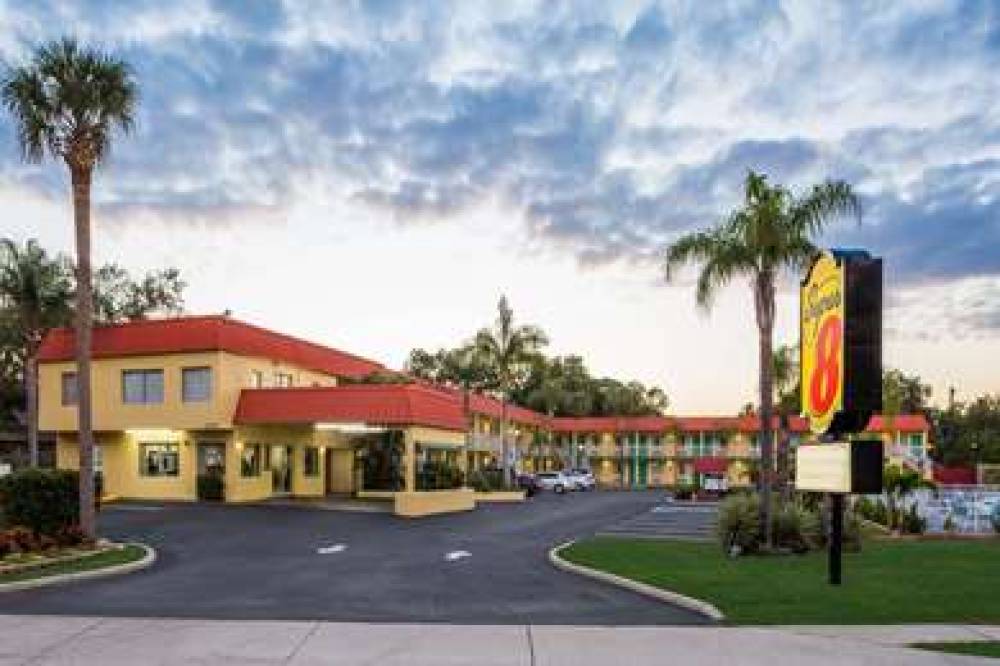 Super 8 By Wyndham Sarasota Near Siesta Key 2