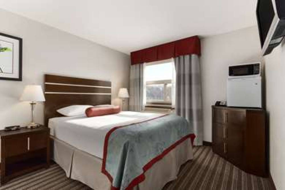 Super 8 By Wyndham Saskatoon Near Downtown 4