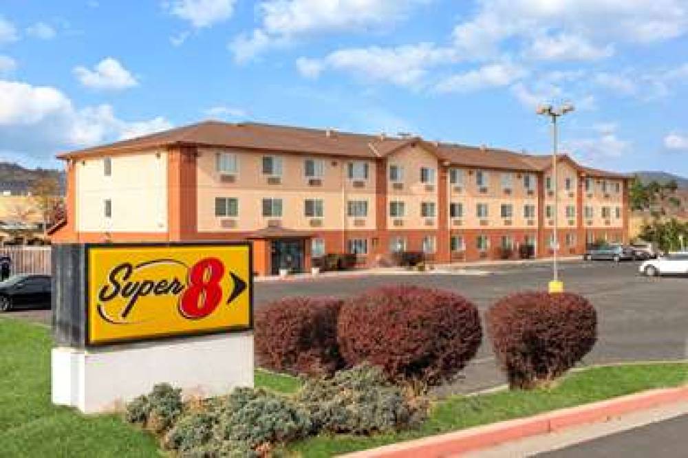 Super 8 By Wyndham The Dalles OR 2