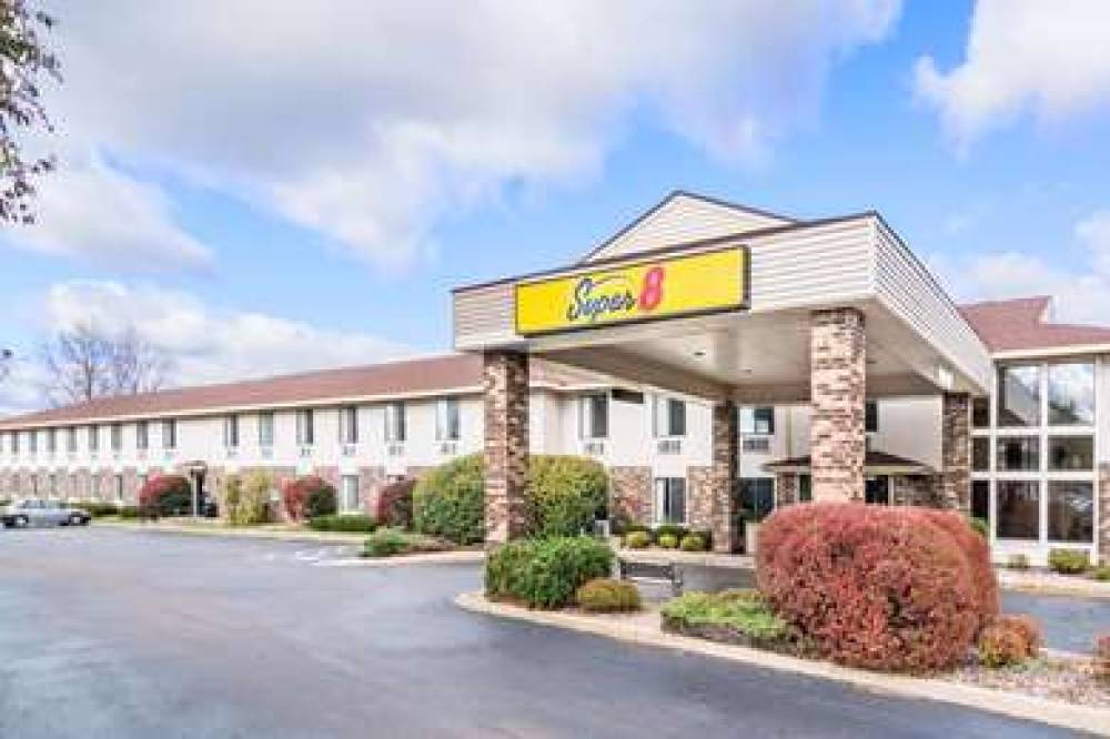 Super 8 By Wyndham Wausau 1