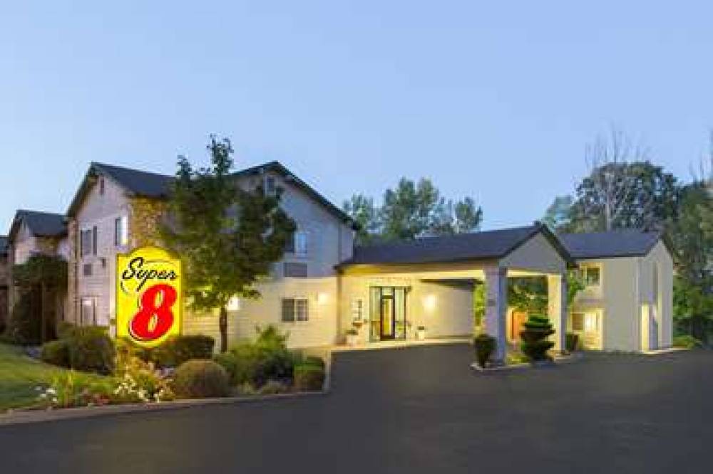 Super 8 By Wyndham Willits 1