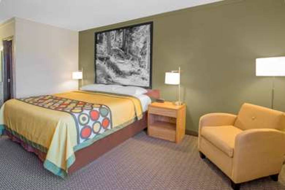 SUPER 8 BY WYNDHAM WINDSOR/MADISON 9