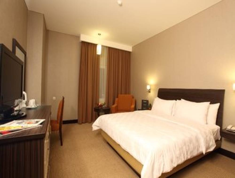 SWISS-BELHOTEL KENDARI 4