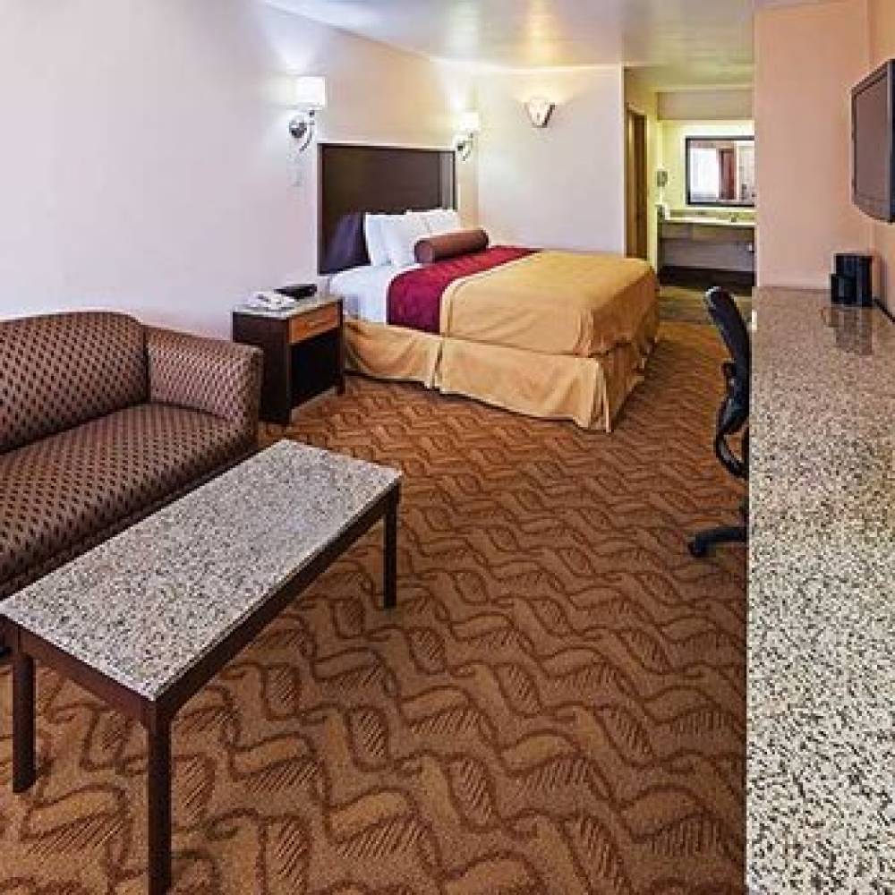 TEXAS INN AND SUITES - RAYMONDVILLE 5