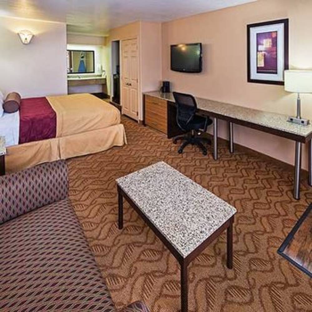 TEXAS INN AND SUITES - RAYMONDVILLE 7