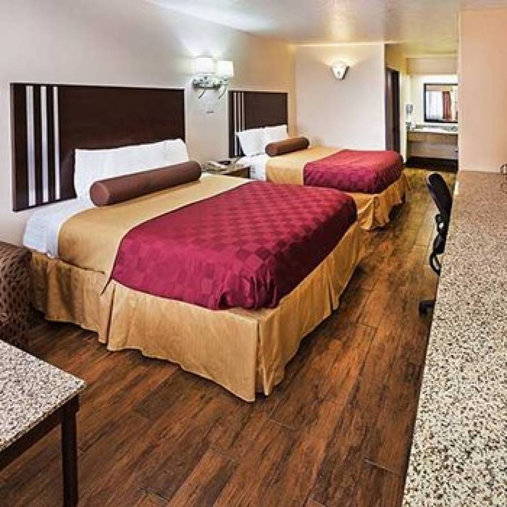 TEXAS INN AND SUITES - RAYMONDVILLE 6