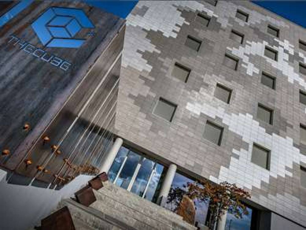 THE CUBE HOTEL 3