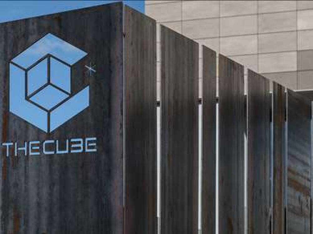 THE CUBE HOTEL 5