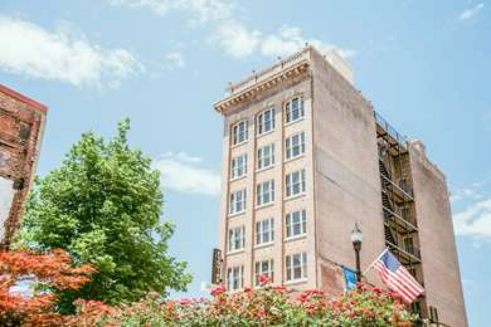 THE ESQUIRE HOTEL DOWNTOWN GASTONIA 2