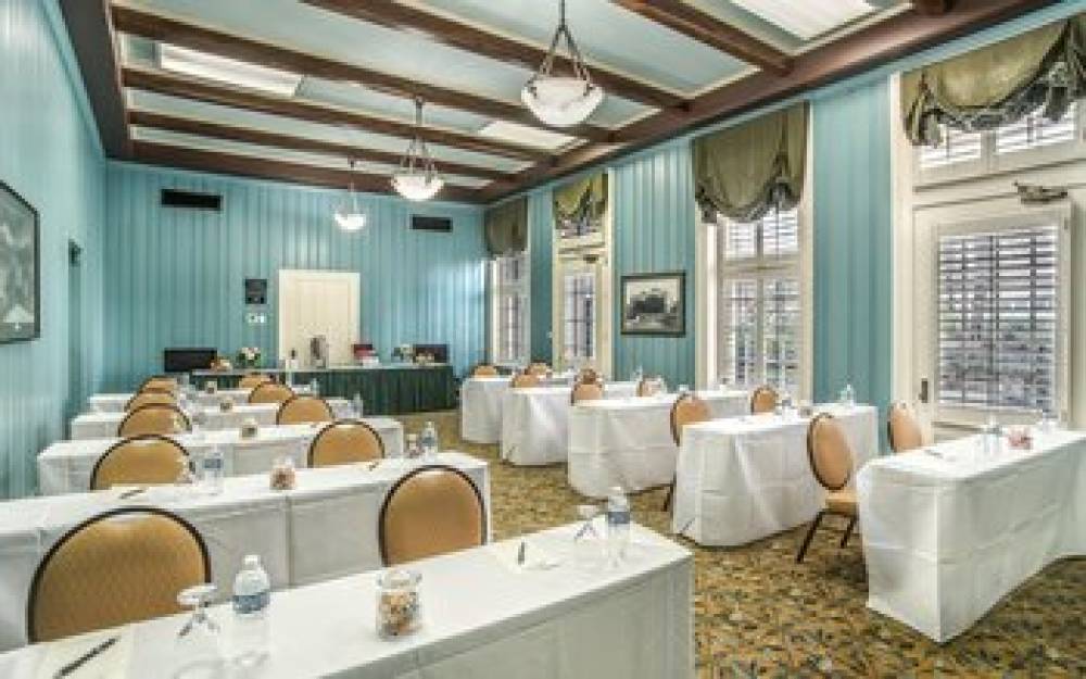 The Historic Menger Hotel 9