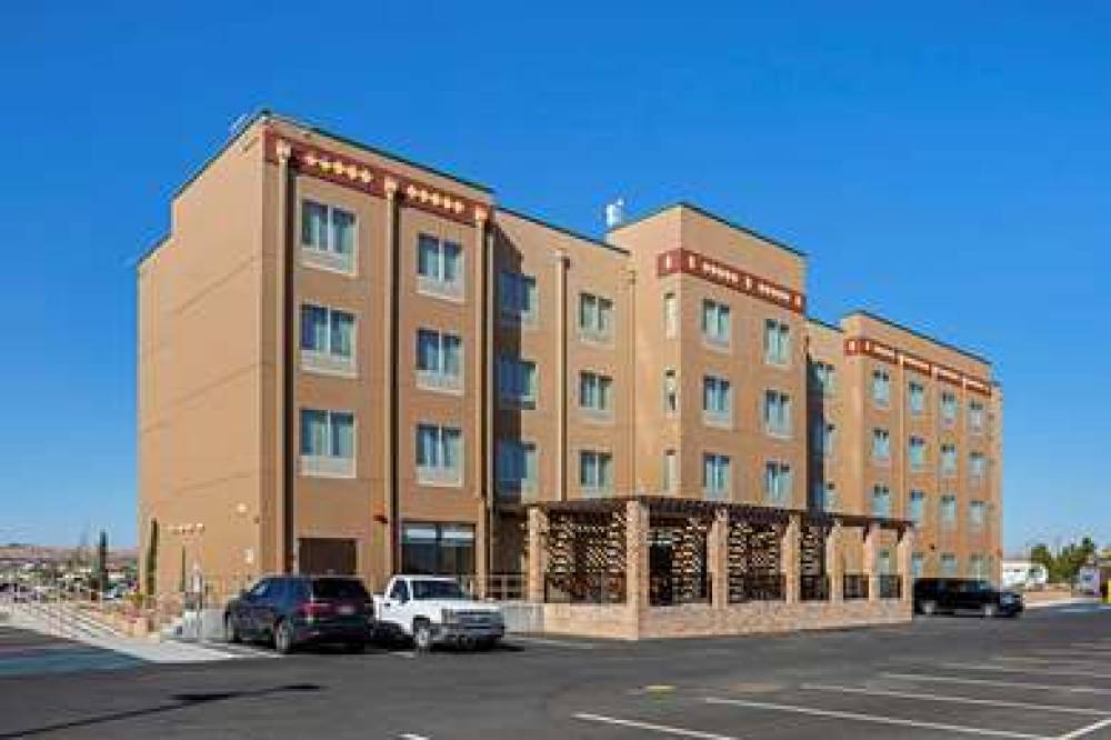 THE HOTEL AT SUNLAND PARK CASINO EL 2