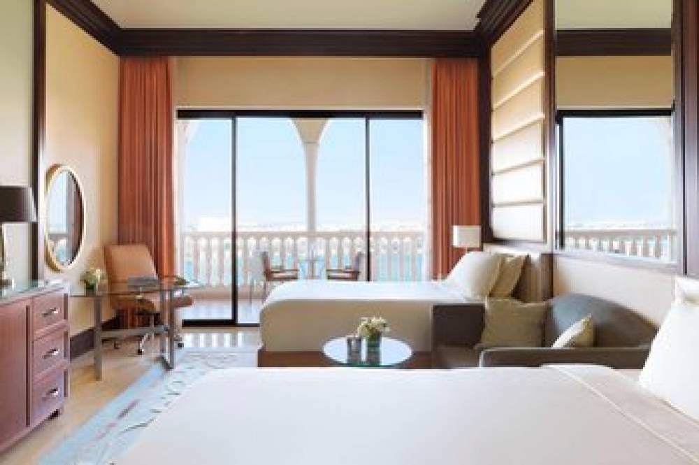 The Ritz-Carlton Abu Dhabi Grand Canal 4