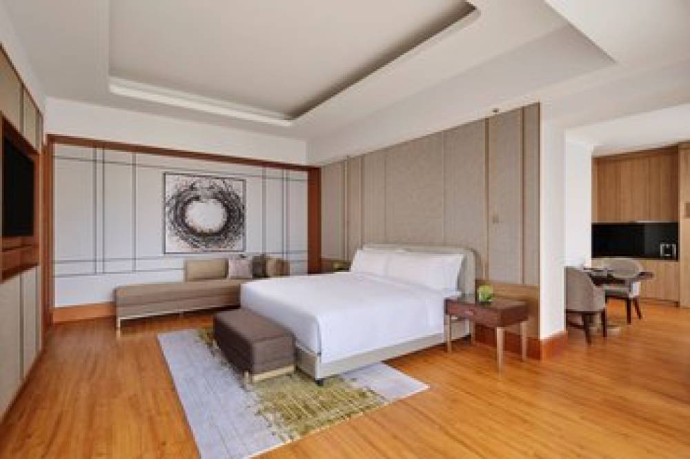 The Ritz-Carlton Jakarta Mega Kuningan 4