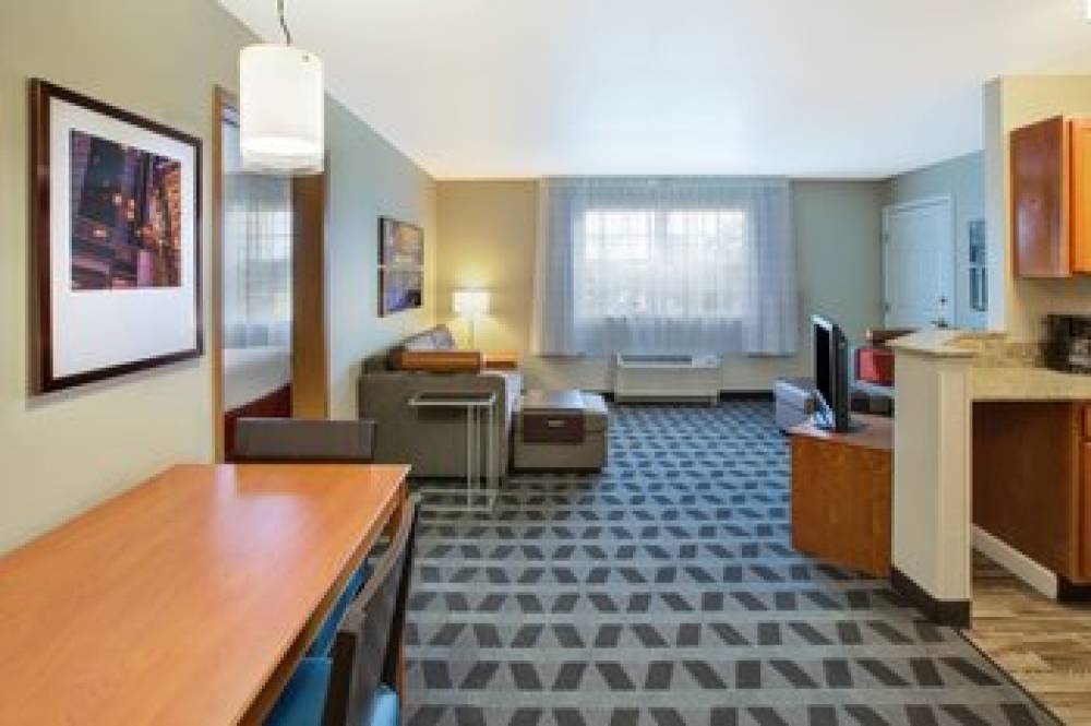 TownePlace Suites By Marriott Detroit Dearborn 8